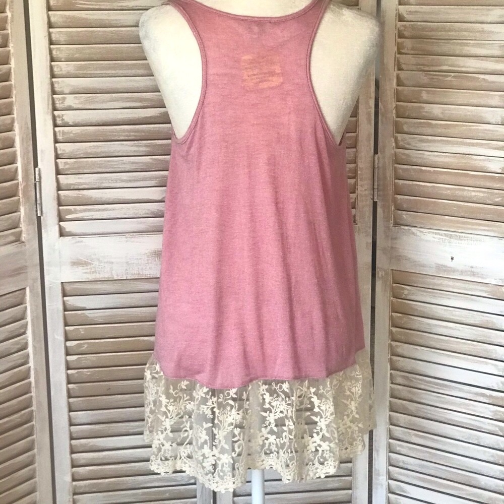 ✴️LAST ONE✴️ SIZE 1X 🌴PINK LONG TANK TOP WITH LACE HEM - Picture 3 of 6